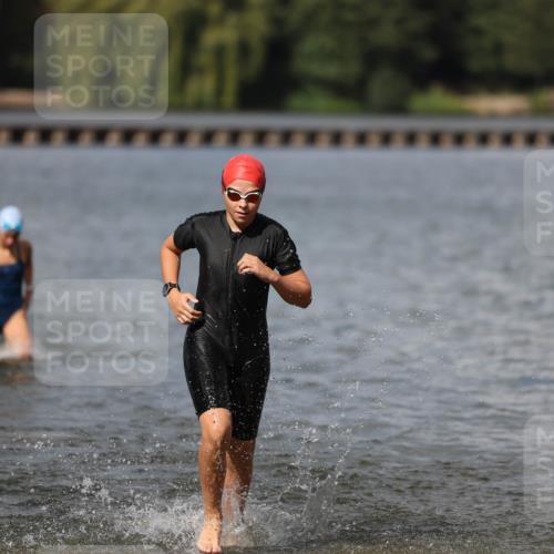 14.09.2025 - Stadtparktriathlon Michael Strokosch http://msf.ph/oto/8876757 14.09.2025 13:20:06 Schwimmen 1573, 1586, 1589, 1591 meine-sportfotos.de