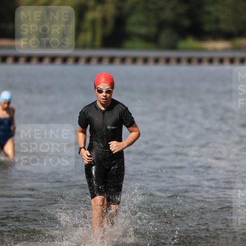 14.09.2025 - Stadtparktriathlon Michael Strokosch http://msf.ph/oto/8876758 14.09.2025 13:20:07 Schwimmen 1573, 1582, 1586, 1589, 1591 meine-sportfotos.de
