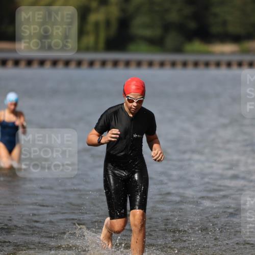 14.09.2025 - Stadtparktriathlon Michael Strokosch http://msf.ph/oto/8876761 14.09.2025 13:20:07 Schwimmen 1573, 1582, 1586, 1589, 1591 meine-sportfotos.de