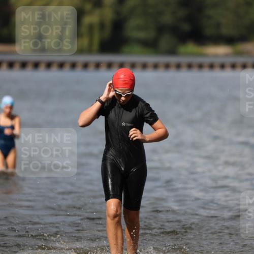 14.09.2025 - Stadtparktriathlon Michael Strokosch http://msf.ph/oto/8876763 14.09.2025 13:20:07 Schwimmen 1573, 1582, 1586, 1589, 1591 meine-sportfotos.de
