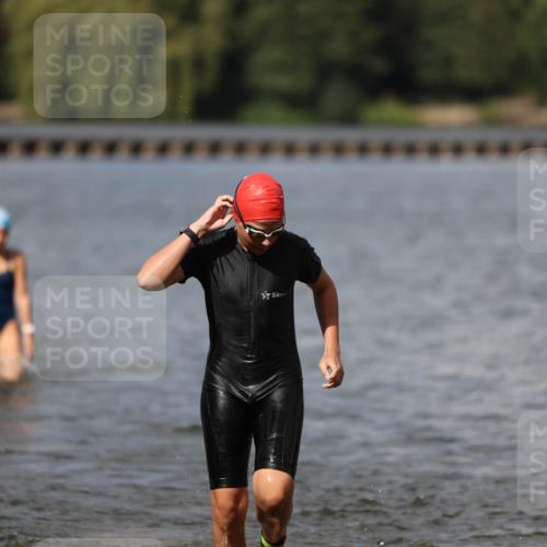 14.09.2025 - Stadtparktriathlon Michael Strokosch http://msf.ph/oto/8876764 14.09.2025 13:20:07 Schwimmen 1573, 1582, 1586, 1589, 1591 meine-sportfotos.de