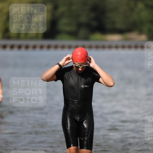 14.09.2025 - Stadtparktriathlon Michael Strokosch http://msf.ph/oto/8876768 14.09.2025 13:20:08 Schwimmen 1573, 1582, 1589, 1591 meine-sportfotos.de