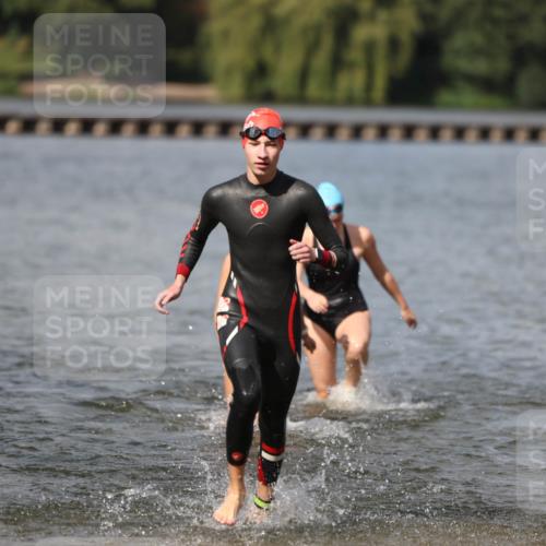 14.09.2025 - Stadtparktriathlon Michael Strokosch http://msf.ph/oto/8876773 14.09.2025 13:20:12 Schwimmen 1573, 1582, 1589, 1591 meine-sportfotos.de