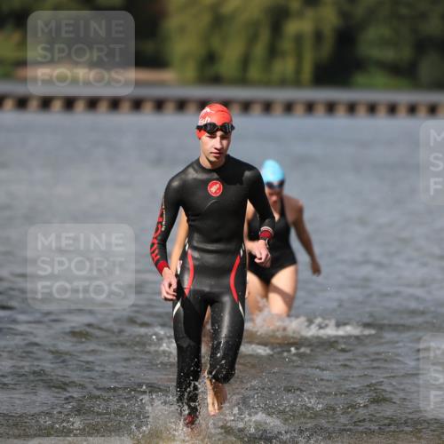 14.09.2025 - Stadtparktriathlon Michael Strokosch http://msf.ph/oto/8876775 14.09.2025 13:20:13 Schwimmen 1573, 1582, 1589, 1591 meine-sportfotos.de