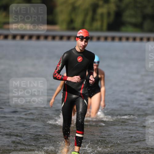 14.09.2025 - Stadtparktriathlon Michael Strokosch http://msf.ph/oto/8876776 14.09.2025 13:20:13 Schwimmen 1573, 1582, 1589, 1591 meine-sportfotos.de