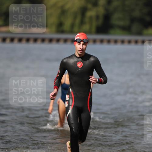 14.09.2025 - Stadtparktriathlon Michael Strokosch http://msf.ph/oto/8876779 14.09.2025 13:20:13 Schwimmen 1573, 1582, 1589, 1591 meine-sportfotos.de