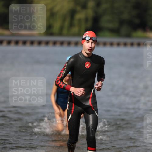 14.09.2025 - Stadtparktriathlon Michael Strokosch http://msf.ph/oto/8876780 14.09.2025 13:20:14 Schwimmen 1573, 1582, 1591 meine-sportfotos.de