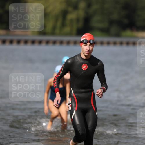 14.09.2025 - Stadtparktriathlon Michael Strokosch http://msf.ph/oto/8876781 14.09.2025 13:20:14 Schwimmen 1573, 1582, 1591 meine-sportfotos.de