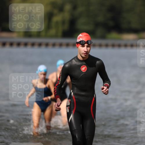 14.09.2025 - Stadtparktriathlon Michael Strokosch http://msf.ph/oto/8876783 14.09.2025 13:20:14 Schwimmen 1573, 1582, 1591 meine-sportfotos.de