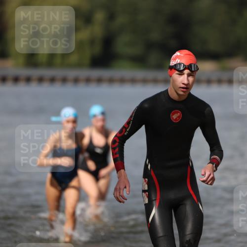 14.09.2025 - Stadtparktriathlon Michael Strokosch http://msf.ph/oto/8876787 14.09.2025 13:20:14 Schwimmen 1573, 1582, 1591 meine-sportfotos.de