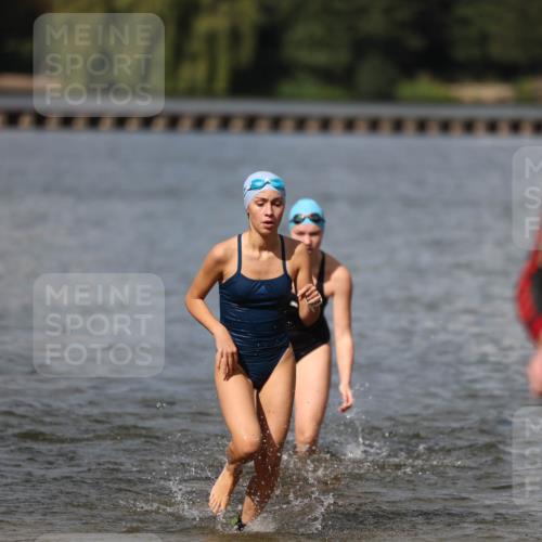 14.09.2025 - Stadtparktriathlon Michael Strokosch http://msf.ph/oto/8876789 14.09.2025 13:20:15 Schwimmen 1573, 1582, 1591 meine-sportfotos.de
