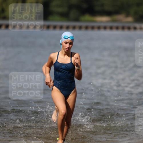 14.09.2025 - Stadtparktriathlon Michael Strokosch http://msf.ph/oto/8876793 14.09.2025 13:20:16 Schwimmen 1573, 1582, 1591 meine-sportfotos.de