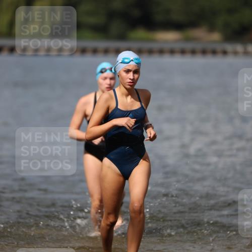 14.09.2025 - Stadtparktriathlon Michael Strokosch http://msf.ph/oto/8876796 14.09.2025 13:20:17 Schwimmen 1573, 1582, 1591 meine-sportfotos.de