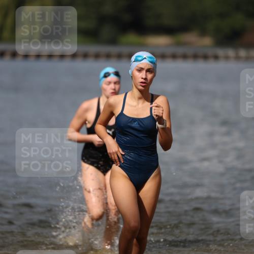 14.09.2025 - Stadtparktriathlon Michael Strokosch http://msf.ph/oto/8876798 14.09.2025 13:20:17 Schwimmen 1573, 1582, 1591 meine-sportfotos.de
