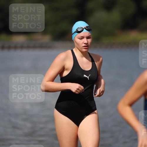 14.09.2025 - Stadtparktriathlon Michael Strokosch http://msf.ph/oto/8876809 14.09.2025 13:20:19 Schwimmen 1573, 1582, 1591 meine-sportfotos.de