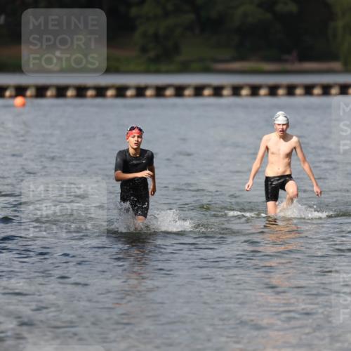 14.09.2025 - Stadtparktriathlon Michael Strokosch http://msf.ph/oto/8876814 14.09.2025 13:20:39 Schwimmen 1587, 1601 meine-sportfotos.de