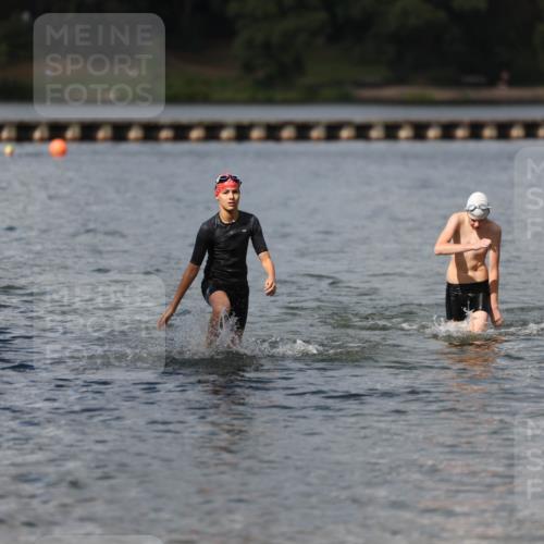 14.09.2025 - Stadtparktriathlon Michael Strokosch http://msf.ph/oto/8876815 14.09.2025 13:20:39 Schwimmen 1587, 1601 meine-sportfotos.de