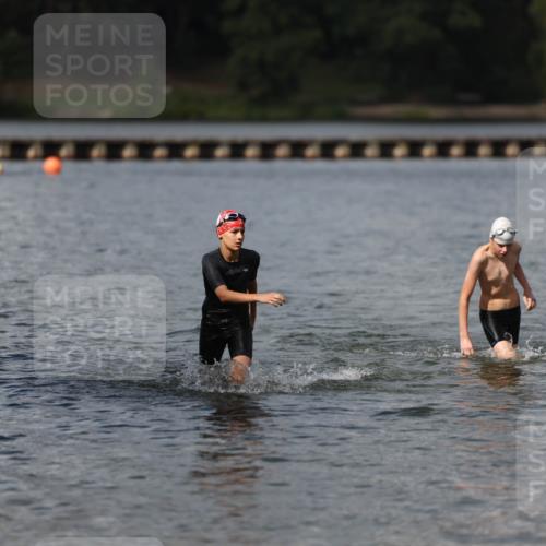 14.09.2025 - Stadtparktriathlon Michael Strokosch http://msf.ph/oto/8876817 14.09.2025 13:20:40 Schwimmen 1587, 1601 meine-sportfotos.de
