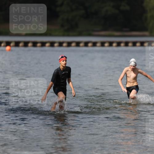 14.09.2025 - Stadtparktriathlon Michael Strokosch http://msf.ph/oto/8876819 14.09.2025 13:20:40 Schwimmen 1587, 1601 meine-sportfotos.de