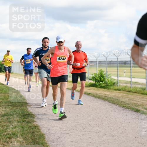 14.09.2025 - Airport Race Dr. Thomas Lammeyer http://msf.ph/oto/8876822 14.09.2025 12:21:42 Laufen 4139, 54, 4242, 849 meine-sportfotos.de
