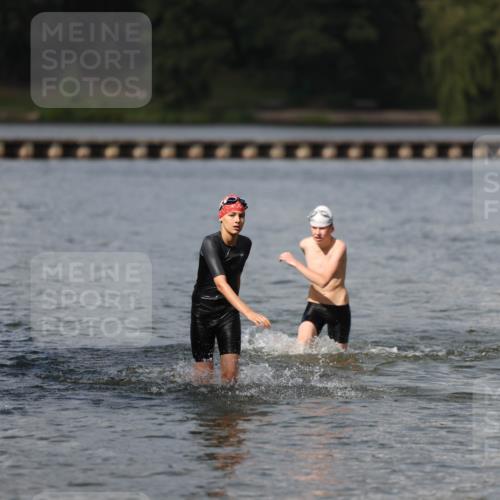 14.09.2025 - Stadtparktriathlon Michael Strokosch http://msf.ph/oto/8876826 14.09.2025 13:20:41 Schwimmen 1587, 1601 meine-sportfotos.de