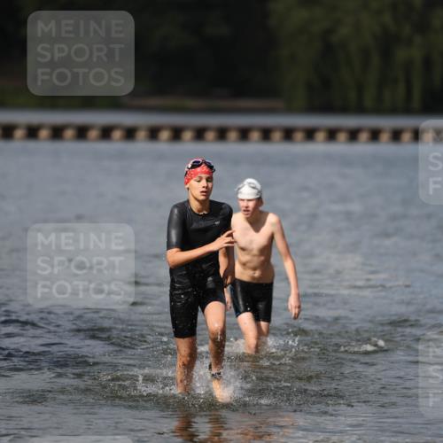 14.09.2025 - Stadtparktriathlon Michael Strokosch http://msf.ph/oto/8876827 14.09.2025 13:20:45 Schwimmen 1587, 1601 meine-sportfotos.de