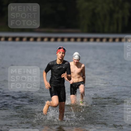 14.09.2025 - Stadtparktriathlon Michael Strokosch http://msf.ph/oto/8876829 14.09.2025 13:20:45 Schwimmen 1587, 1601 meine-sportfotos.de
