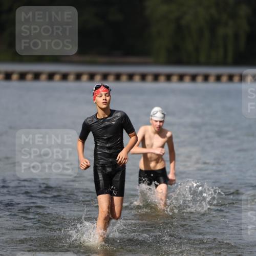 14.09.2025 - Stadtparktriathlon Michael Strokosch http://msf.ph/oto/8876830 14.09.2025 13:20:45 Schwimmen 1587, 1601 meine-sportfotos.de