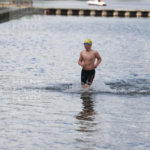 14.09.2025 - Stadtparktriathlon Michael Strokosch http://msf.ph/oto/8876870 14.09.2025 13:22:14 Schwimmen 1608 meine-sportfotos.de
