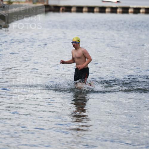 14.09.2025 - Stadtparktriathlon Michael Strokosch http://msf.ph/oto/8876873 14.09.2025 13:22:14 Schwimmen 1608 meine-sportfotos.de