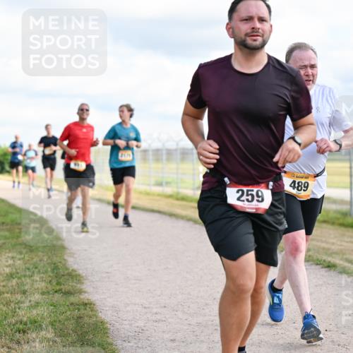 14.09.2025 - Airport Race Dr. Thomas Lammeyer http://msf.ph/oto/8876938 14.09.2025 12:21:55 Laufen 259, 489 meine-sportfotos.de