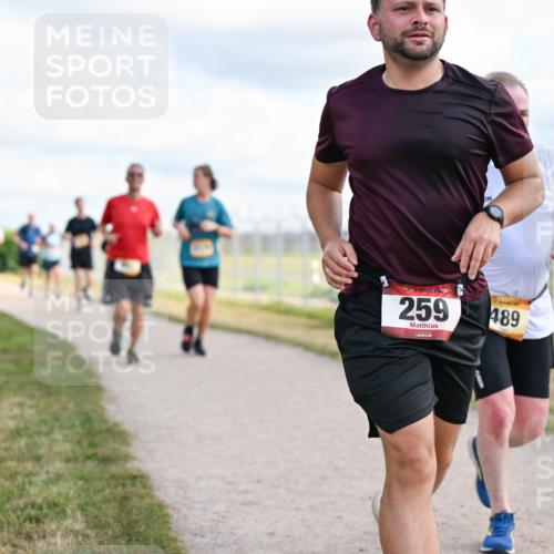 14.09.2025 - Airport Race Dr. Thomas Lammeyer http://msf.ph/oto/8876939 14.09.2025 12:21:55 Laufen 259, 489 meine-sportfotos.de