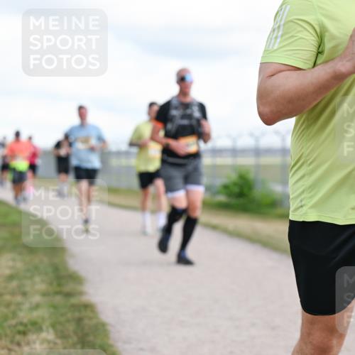 14.09.2025 - Airport Race Dr. Thomas Lammeyer http://msf.ph/oto/8877423 14.09.2025 12:23:17 Laufen 42, 996 meine-sportfotos.de