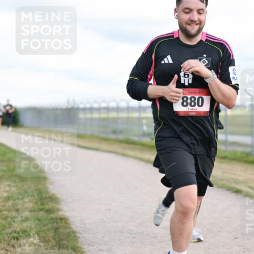 14.09.2025 - Airport Race Dr. Thomas Lammeyer http://msf.ph/oto/8877512 14.09.2025 12:23:32 Laufen 880 meine-sportfotos.de