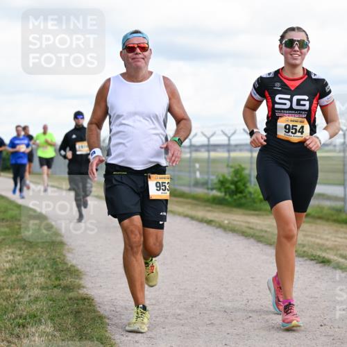 14.09.2025 - Airport Race Dr. Thomas Lammeyer http://msf.ph/oto/8877699 14.09.2025 12:24:07 Laufen 953, 954 meine-sportfotos.de