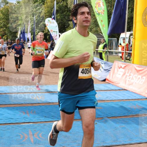 14.09.2025 - Airport Race Strokosch-Dieckow http://msf.ph/oto/8878837 14.09.2025 12:38:31 Ziel 194, 289, 403, 506, 647, 1241, 1340, 1393, 1532, 1607, 1732, 1936, 4054, 4228 meine-sportfotos.de