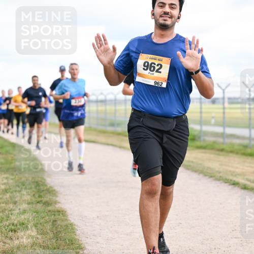 14.09.2025 - Airport Race Dr. Thomas Lammeyer http://msf.ph/oto/8878968 14.09.2025 12:27:29 Laufen 962, 962 meine-sportfotos.de