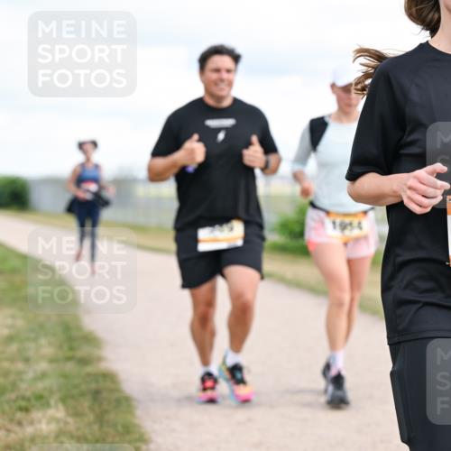 14.09.2025 - Airport Race Dr. Thomas Lammeyer http://msf.ph/oto/8879045 14.09.2025 12:27:38 Laufen 1949, 1954, 42, 70 meine-sportfotos.de