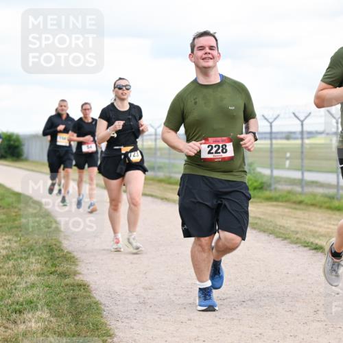 14.09.2025 - Airport Race Dr. Thomas Lammeyer http://msf.ph/oto/8879335 14.09.2025 12:28:24 Laufen 154, 723, 228, 90 meine-sportfotos.de