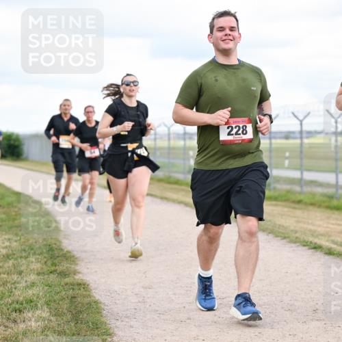 14.09.2025 - Airport Race Dr. Thomas Lammeyer http://msf.ph/oto/8879336 14.09.2025 12:28:25 Laufen 228, 90 meine-sportfotos.de