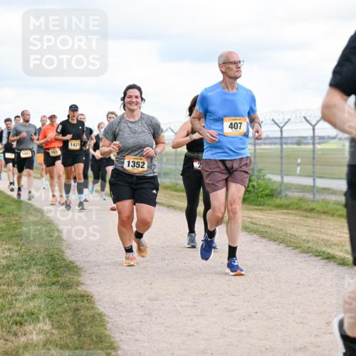 14.09.2025 - Airport Race Dr. Thomas Lammeyer http://msf.ph/oto/8879425 14.09.2025 12:28:38 Laufen 103, 1421, 1352, 407, 33 meine-sportfotos.de