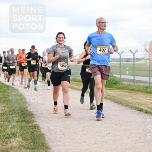 14.09.2025 - Airport Race Dr. Thomas Lammeyer http://msf.ph/oto/8879427 14.09.2025 12:28:38 Laufen 1421, 103, 1062, 1352, 407 meine-sportfotos.de