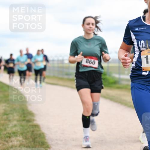 14.09.2025 - Airport Race Dr. Thomas Lammeyer http://msf.ph/oto/8881327 14.09.2025 12:32:43 Laufen 860, 42, 1595 meine-sportfotos.de