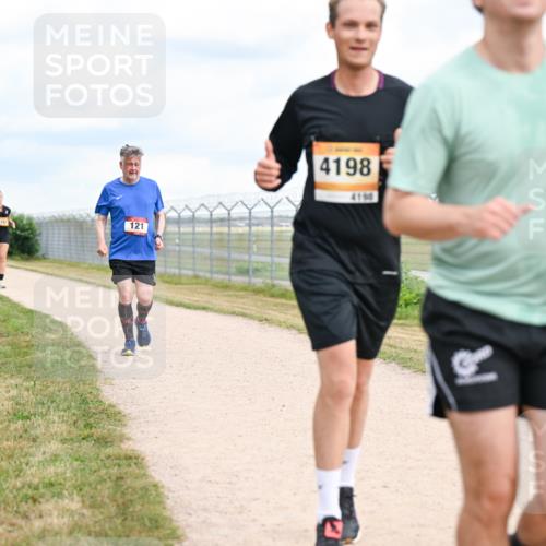 14.09.2025 - Airport Race Dr. Thomas Lammeyer http://msf.ph/oto/8882712 14.09.2025 12:35:48 Laufen 121, 4198, 4158 meine-sportfotos.de