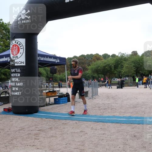 14.09.2025 - Stadtparktriathlon Strokosch-Dieckow http://msf.ph/oto/8882772 14.09.2025 09:51:43 Ziel 323, 325 meine-sportfotos.de