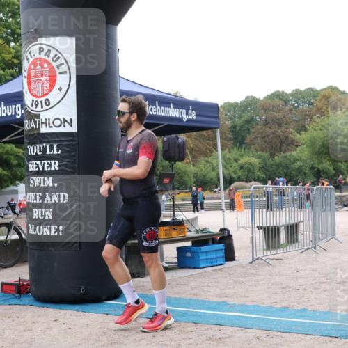 14.09.2025 - Stadtparktriathlon Strokosch-Dieckow http://msf.ph/oto/8882774 14.09.2025 09:51:44 Ziel 323, 325 meine-sportfotos.de