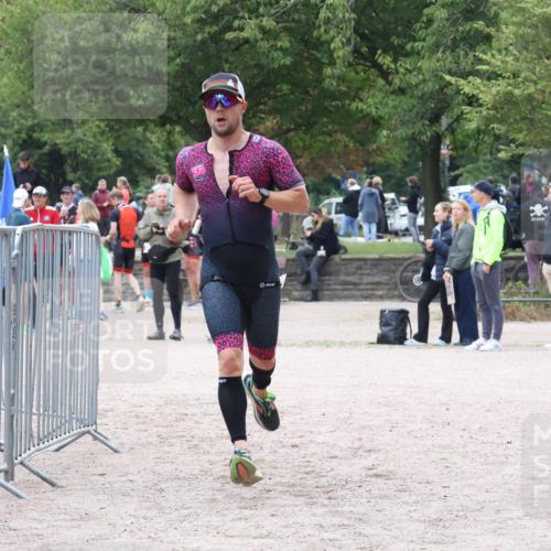 14.09.2025 - Stadtparktriathlon Strokosch-Dieckow http://msf.ph/oto/8883118 14.09.2025 10:00:10 Ziel 422 meine-sportfotos.de