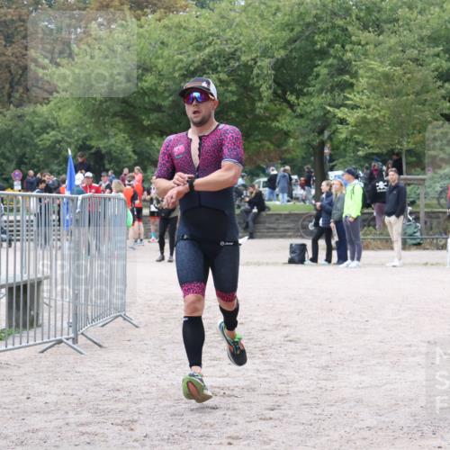 14.09.2025 - Stadtparktriathlon Strokosch-Dieckow http://msf.ph/oto/8883122 14.09.2025 10:00:10 Ziel 422 meine-sportfotos.de