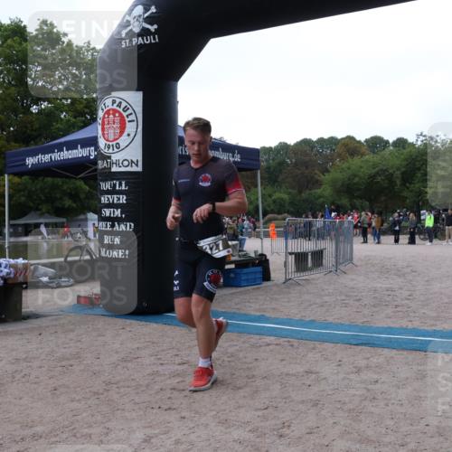 14.09.2025 - Stadtparktriathlon Strokosch-Dieckow http://msf.ph/oto/8883141 14.09.2025 10:00:43 Ziel 327 meine-sportfotos.de