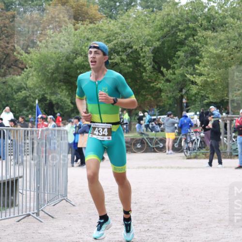 14.09.2025 - Stadtparktriathlon Strokosch-Dieckow http://msf.ph/oto/8883427 14.09.2025 10:09:15 Ziel 434 meine-sportfotos.de
